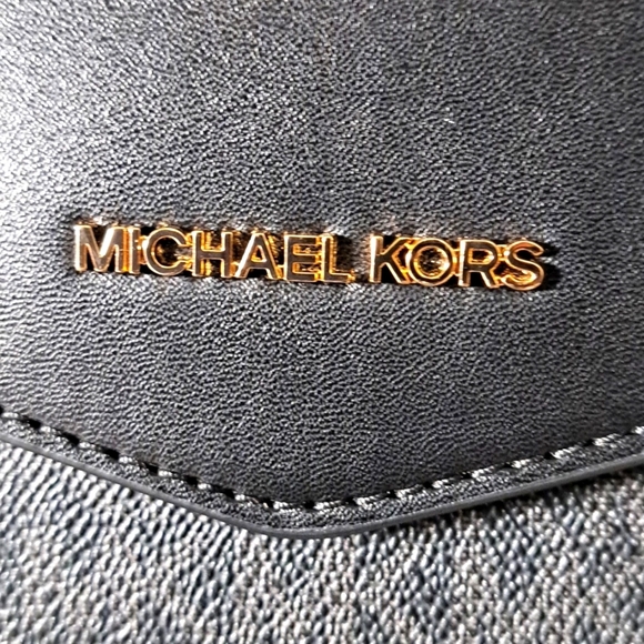 Michael Kors NWOTs Crossbody - Picture 6 of 8
